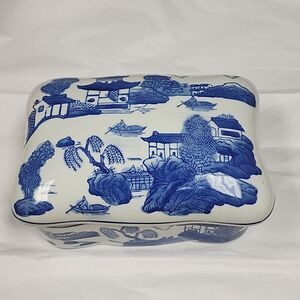 Chinoiserie Vintage Lidded Box with Traditional Chinese Water Landscape